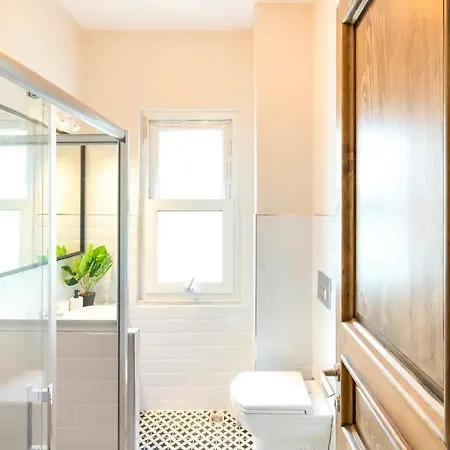 Апартаменты Discover The On Cihangir *